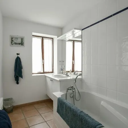 Charming And Quaint 2-bed House In *