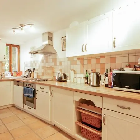 18th Century 2-bed House Sleeps 6 Marseillan (Herault)