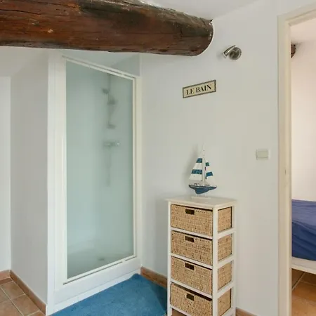 18th Century 2-bed House Sleeps 6 Marseillan (Herault)