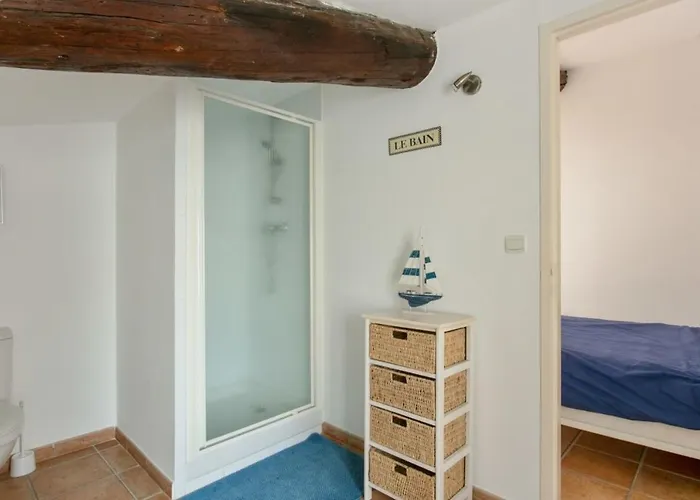 18th Century 2-bed House Sleeps 6 Marseillan (Herault)