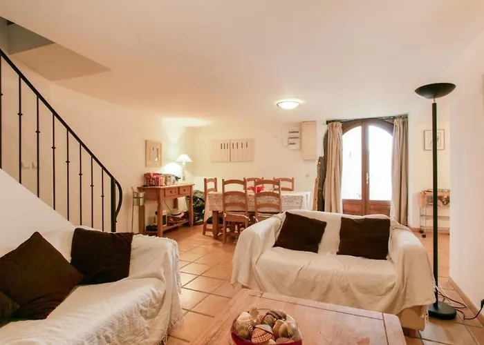 18th Century 2-bed House Sleeps 6 Marseillan (Herault)
