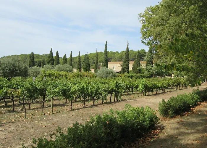 18th Century 2-bed House Sleeps 6 Marseillan (Herault)
